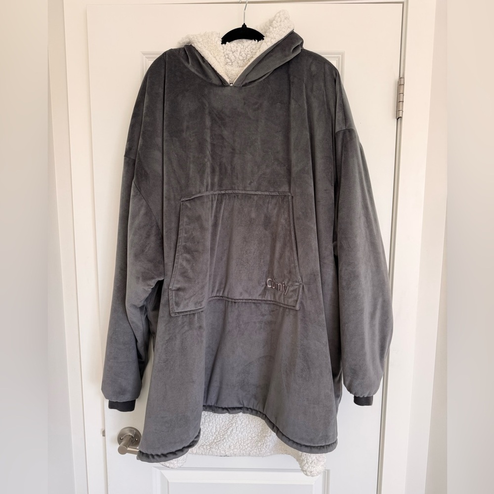 Cozy Oversized Sherpa-Lined Hooded Pullover Sweater - Gray